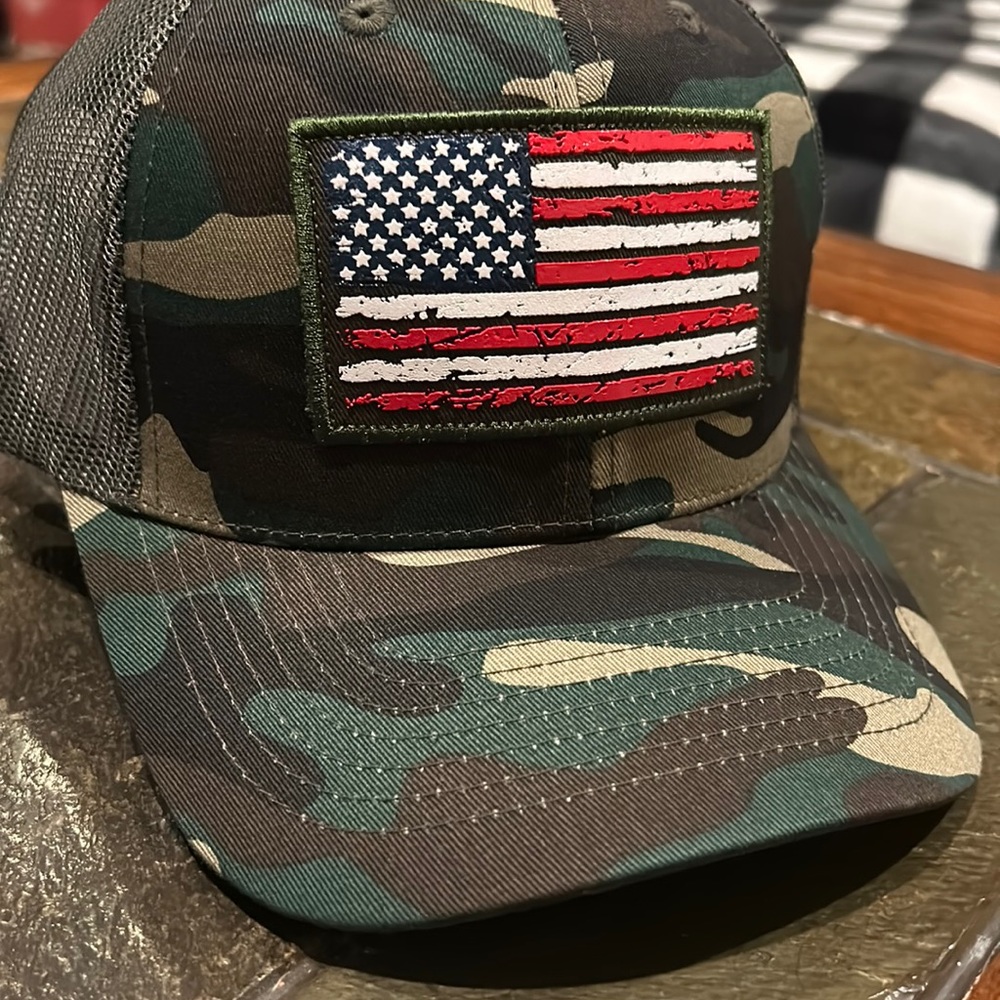 FLAG MESH BACK BALLCAP